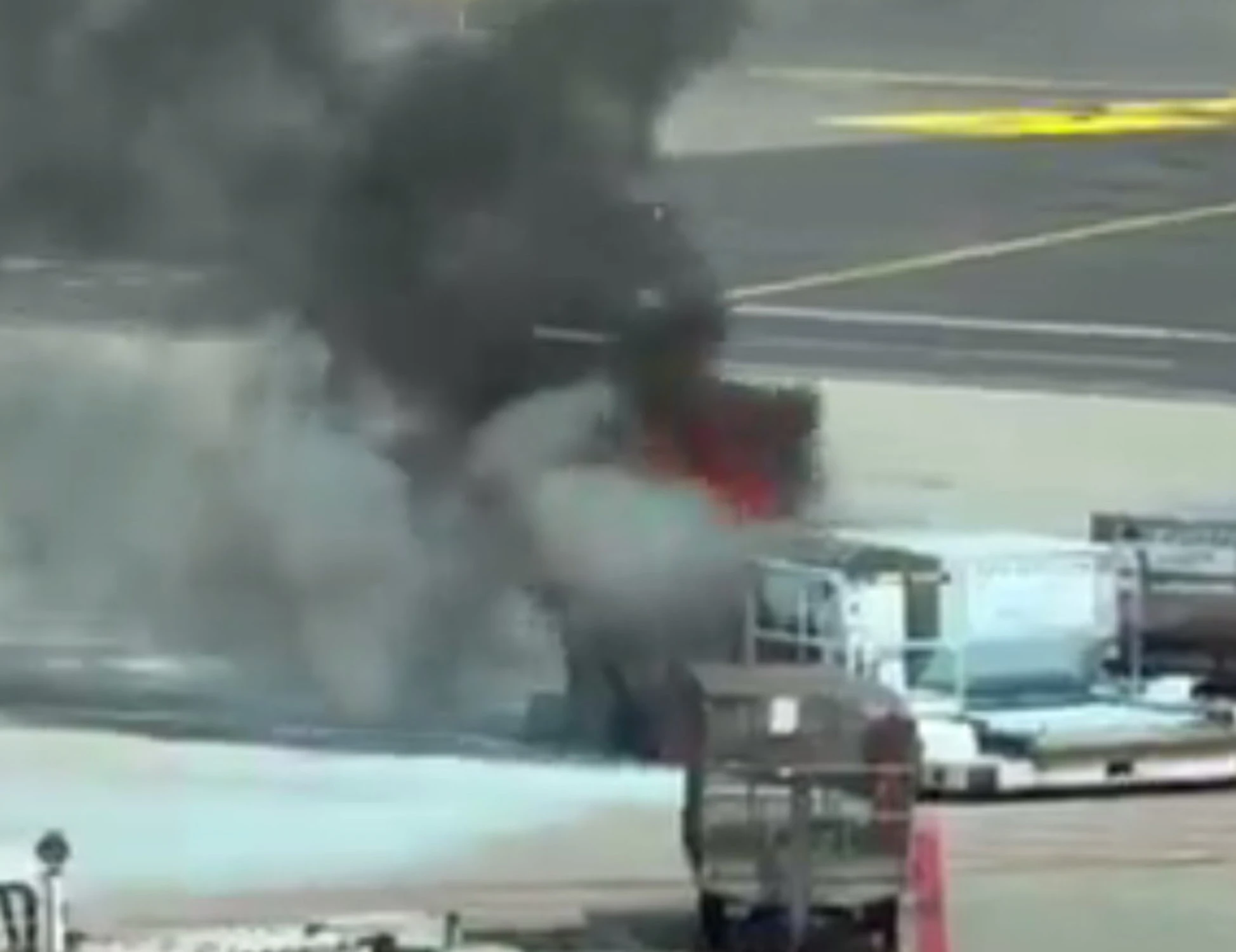 Malpensa, container con bagagli da stiva a fuoco: cosa c'è dietro