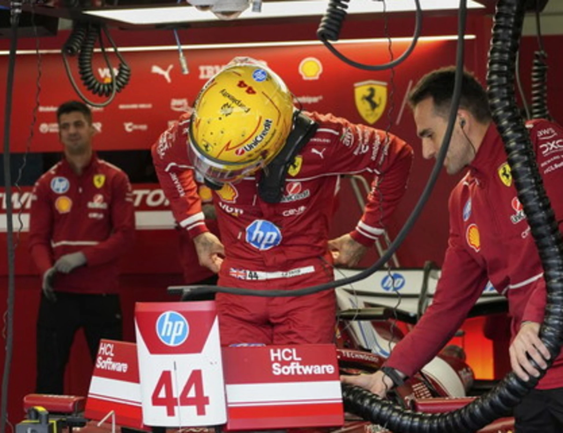 Ferrari-caos, Vasseur apre il caso: &quot;Leclerc e Hamilton, colpa loro&quot;
