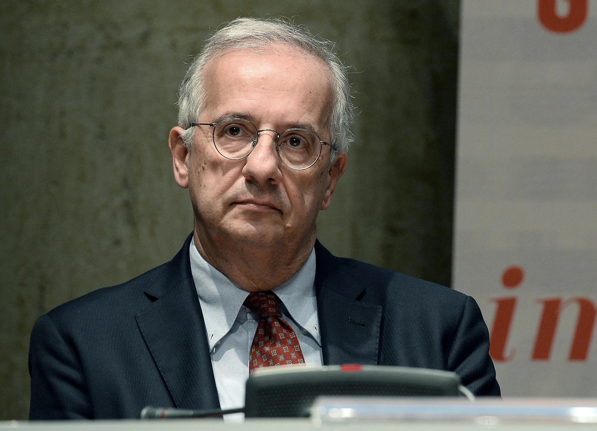 Walter Veltroni a L'Eredità di Flavio Insinna, ridotto male: cosa fa oggi per campare l'ex sindaco