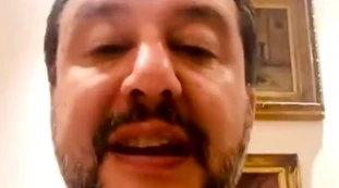 Matteo Salvini contro Morra: "Insulti i malati di tumore. Non dai fastidio alla mafia, sei solo un cretino. Dimettiti"