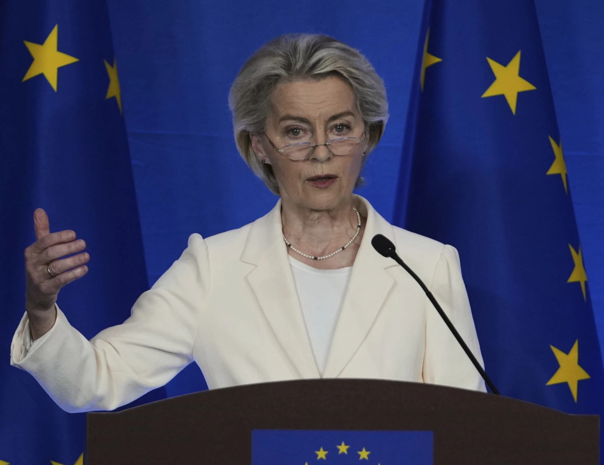 Pd "ostaggio" di Ursula von der Leyen: perché non possono sfiduciarla