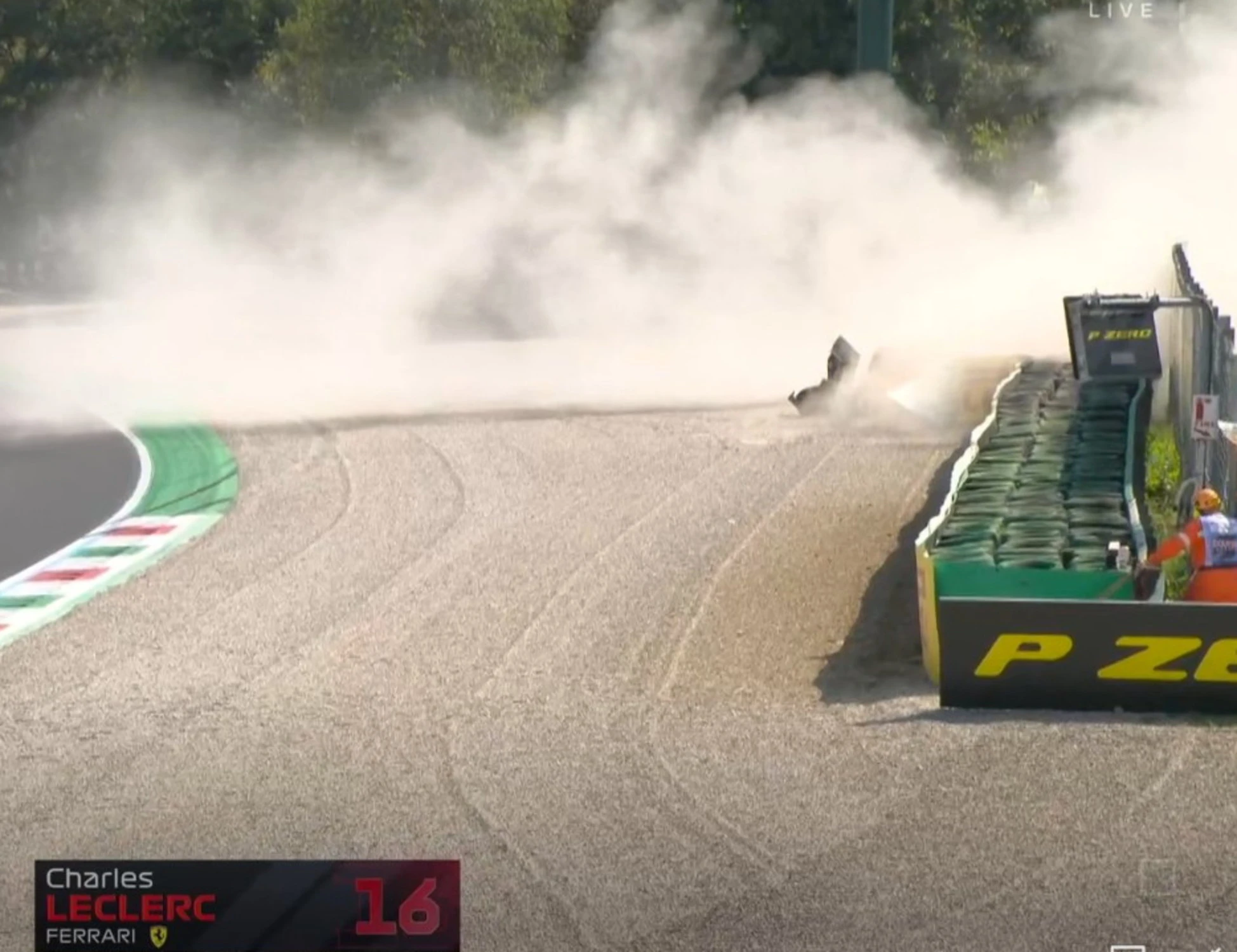 Gp Italia, clamoroso a Monza: Charles Leclerc contro il muro al terzo giro