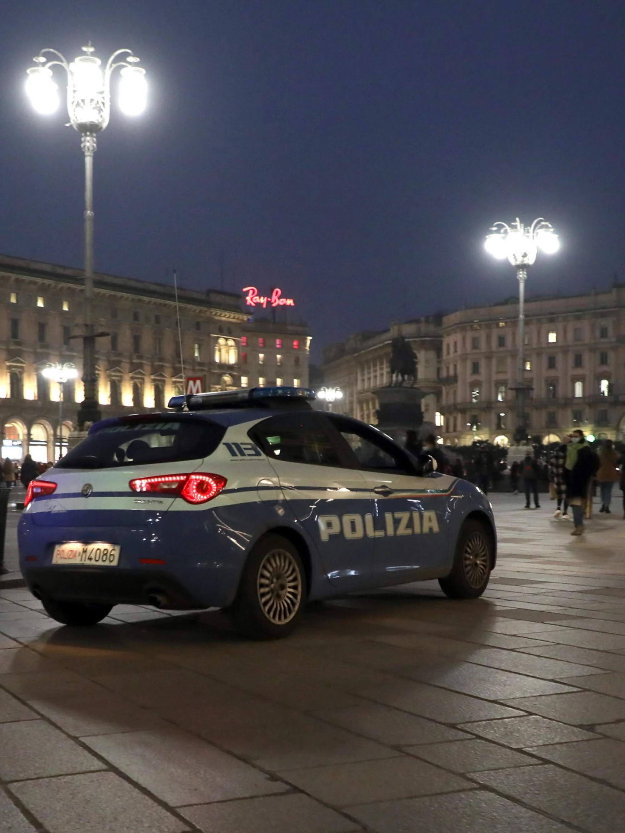 Milano, folle inseguimento dopo una rapina: chi c'era sull'auto impazzita