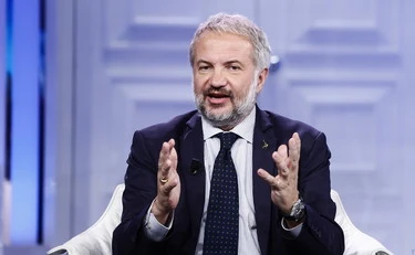 https://media.liberoquotidiano.it/mwNv1a34jXXdyoOlPPJB_pPueGaykwPjQMWluFXpB8Q/width:800/quality:90/aW1hZ2VzLzIwMjUvMTAvMjAvMDgzMzAyODk1LTE2Mjg3YTMzLTczOGQtNDA5MS05YTUyLTI4Y2FhYjRjYjVmOC5qcGc.webp