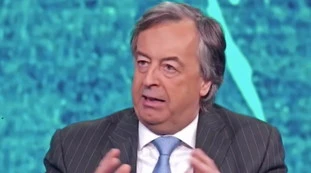 Roberto Burioni porta Red Ronnie in tribunale per diffamazione: nel mirino gli "interessi economici"