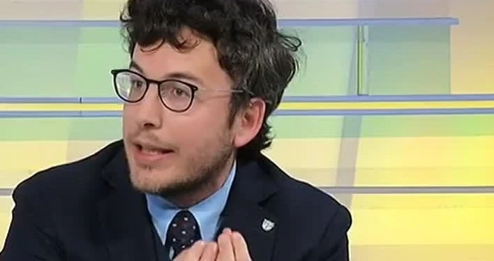 Diego Fusaro scarica il M5s: "Rousseau da ridere e piangere", un traumatico addio