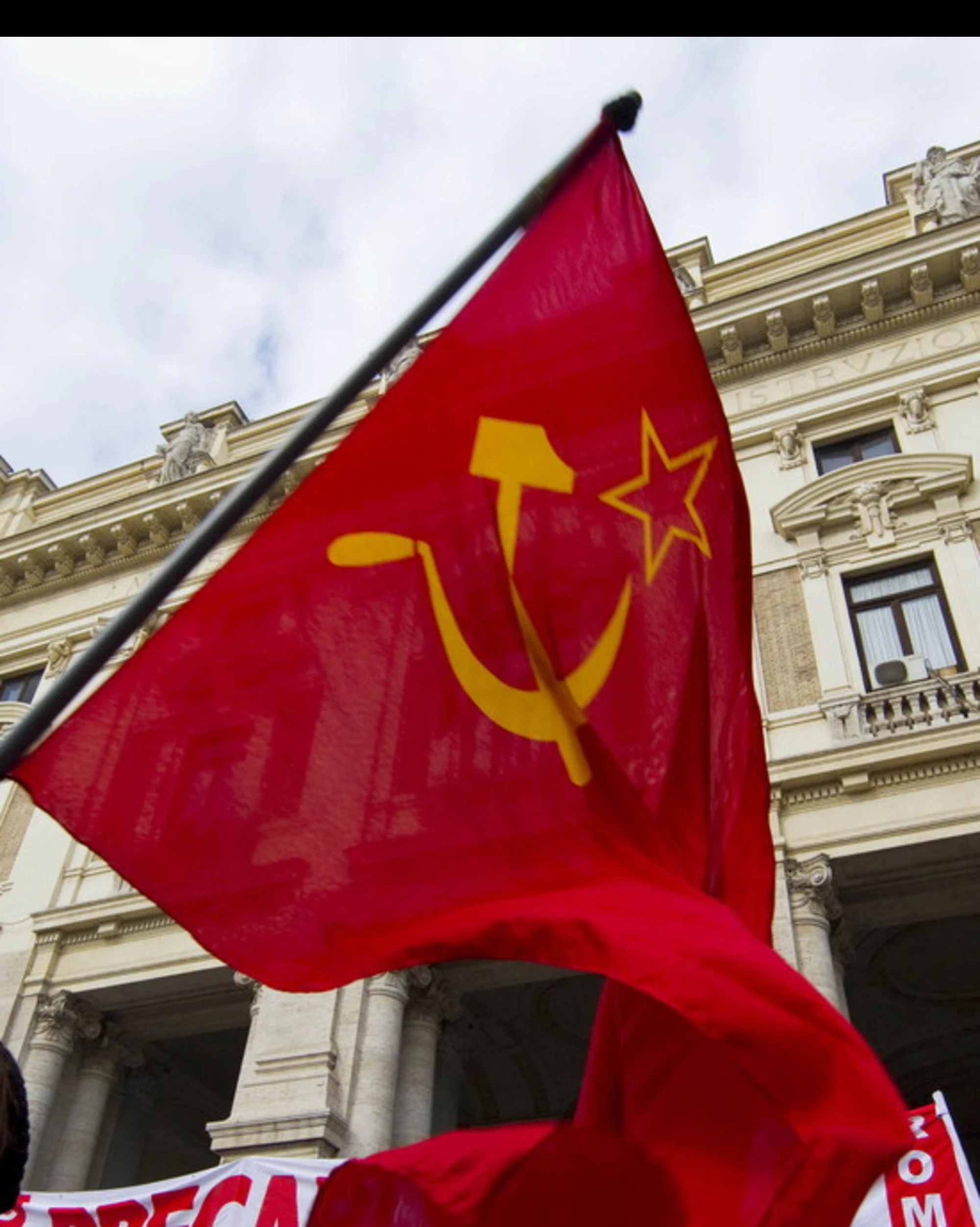 Quel filo rosso che lega la sinistra alle sue ossessioni