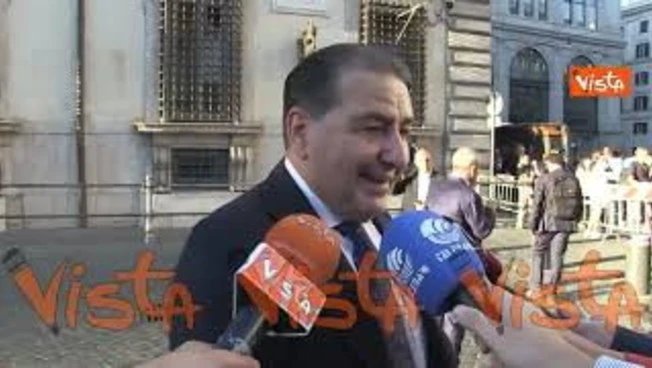 https://media.liberoquotidiano.it/my6Gi_1AiHVYhrn5v-fv66Tz997s2d-QLVXLIHfXFlk/width:800/quality:90/aW1hZ2VzLzIwMjUvMTAvMDgvMjE0ODEzMjI1LWNkY2Y1ZjgxLTY5MDktNDdhYS04YmYxLTkxZmYzODk5ZDZmOC5qcGc.webp
