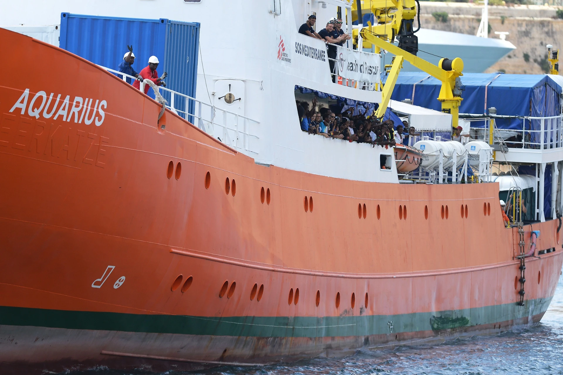 Aquarius, sequestrata la nave e indagata la Ong Medici senza frontiere: smaltimento illecito di rifiuti