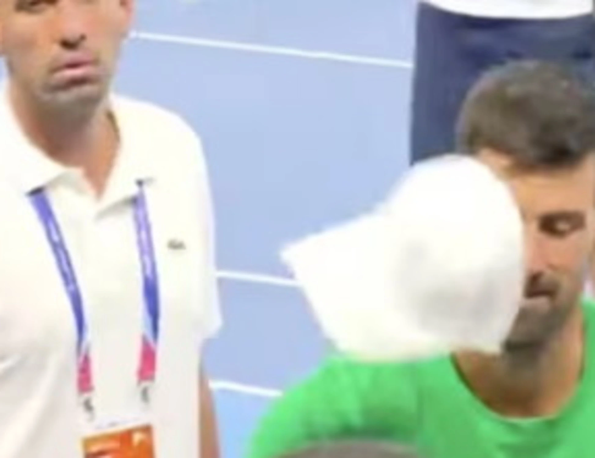 Djokovic, tifoso gli tira un cappellino e lui reagisce male