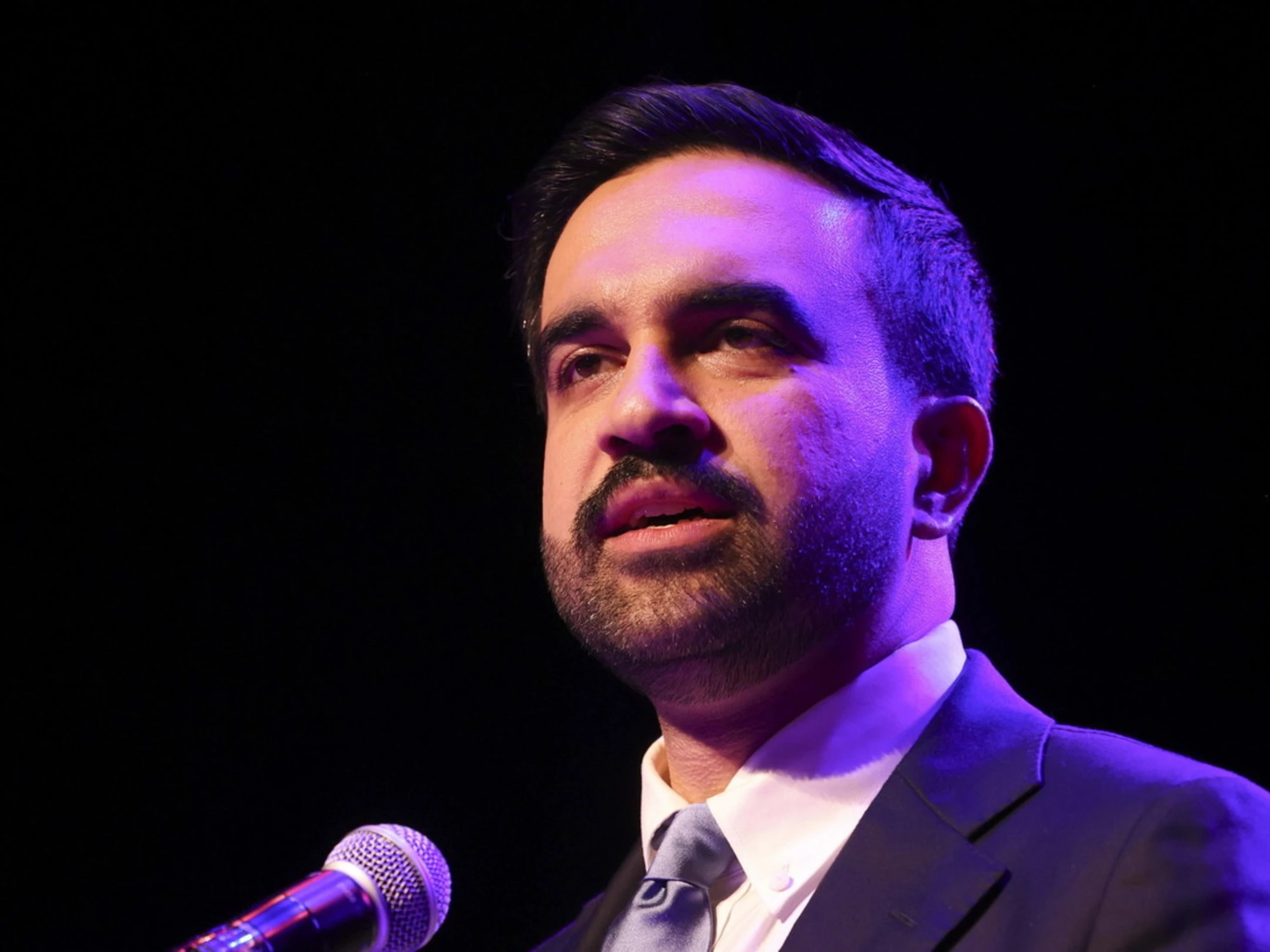 La finta rivoluzione di Mamdani: nella sua squadra tutti milionari