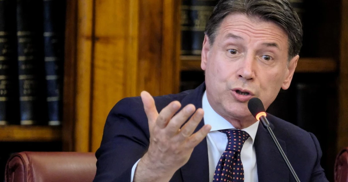 Giuseppe Conte fuori controllo contro Meloni e Crosetto: "Ci portano alla 3° guerra mondiale"