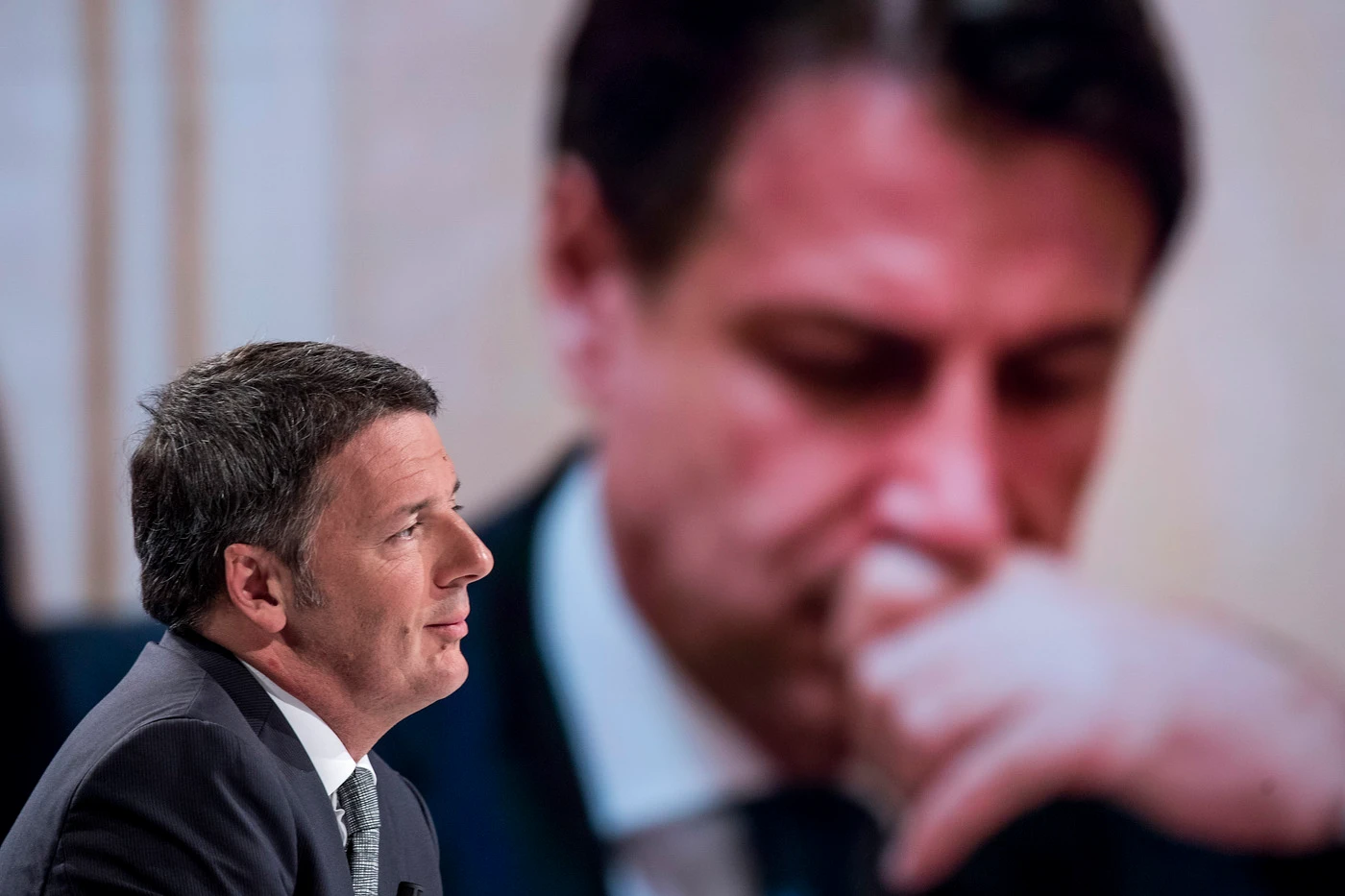 Matteo Renzi e Giuseppe Conte, lo scambio tra Iva e servizi segreti: trattativa al governo