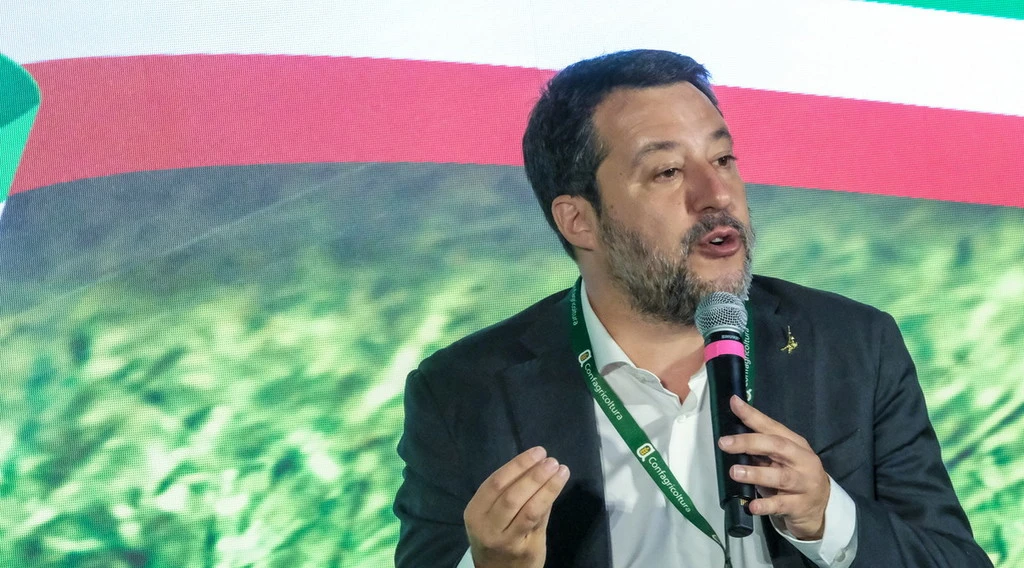 Salvini smaschera Schlein: "Parla di salario minimo, ma lei ha il personal shopper"