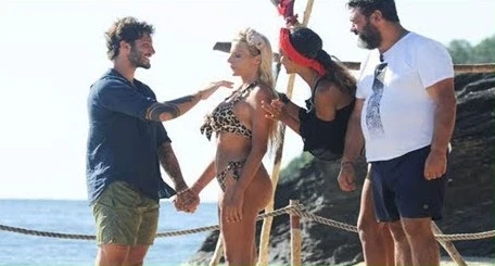 Isola dei famosi, clamoroso Stefano De Martino: "La Cipriani? Con le...", la gaffe in diretta