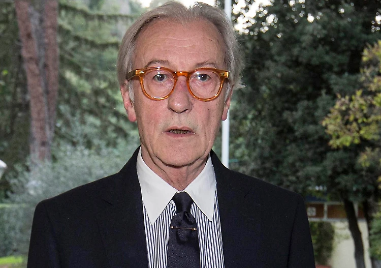 "Rom e migranti amici della patria? Ma vai a nasconderti". Vittorio Feltri, una lezione storica a Roberto Fico