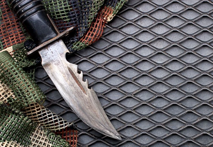 Carabiniere ucciso a Roma, l'arma del delitto è un coltello da marines. Come ha passato i controlli?