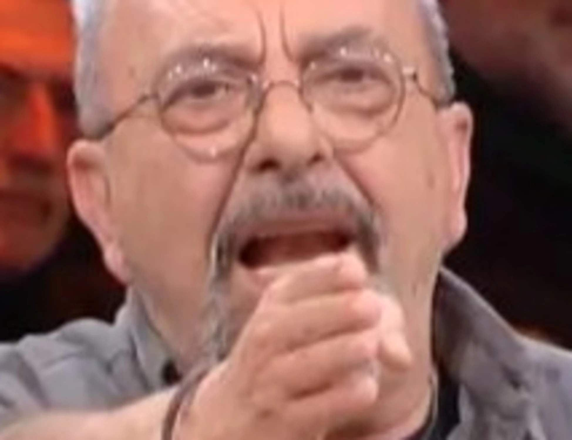 Vauro Senesi salvato dalle toghe: si può dare dello "str***" a Galeazzo Bignami