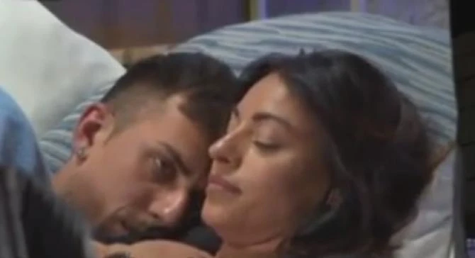 Temptation Island, Massimo ed Elena senza pudore: sesso davanti alle telecamere? Cosa si "sente"