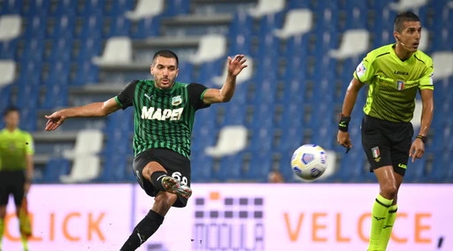 Serie A, Genoa a valanga sul neopromosso Crotone. Sassuolo-Cagliari, tutto in un quarto d'ora