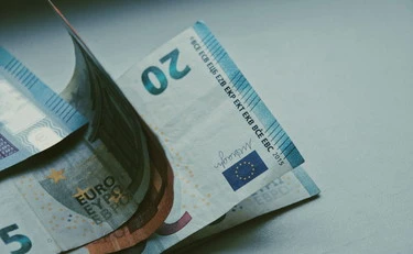 Pensioni, uscita dal lavoro a 64 anni? Cosa cambia e chi potrebbe beneficiarne