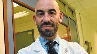 Coronavirus, Matteo Bassetti: "Il virus ha perso forza. E un farmaco fa sperare"