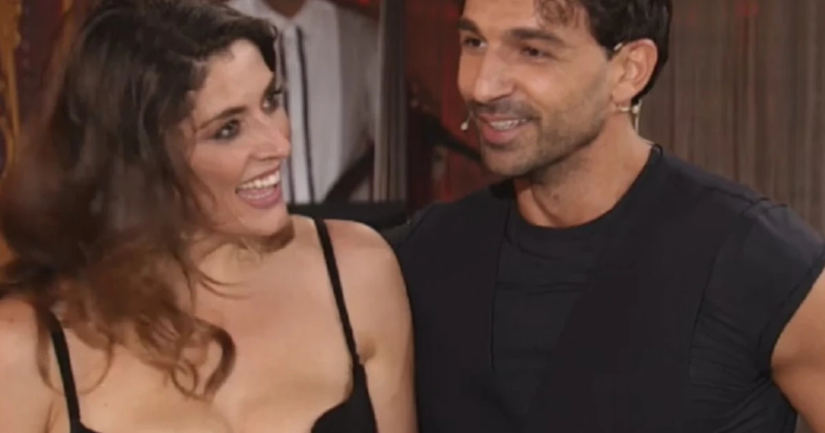 Ballando con le stelle, Elisa Isoardi: "Todaro ko? Gli balla attorno". Vestitino e mossa (spacca-share)