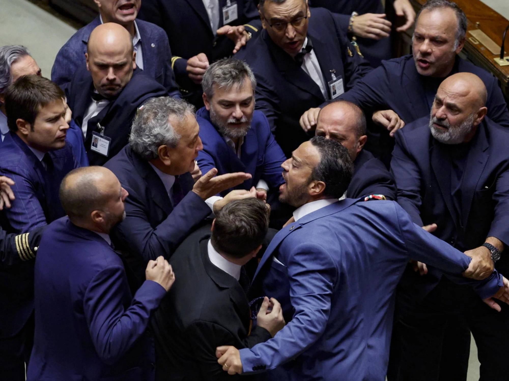 Giustizia, terzo s&igrave;? La sinistra scatena la rissa in aula
