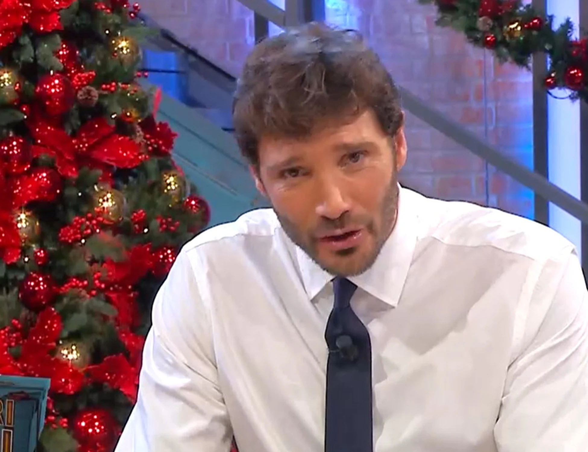 Affari tuoi, De Martino stronca Herbert Ballerina: "Orribile"