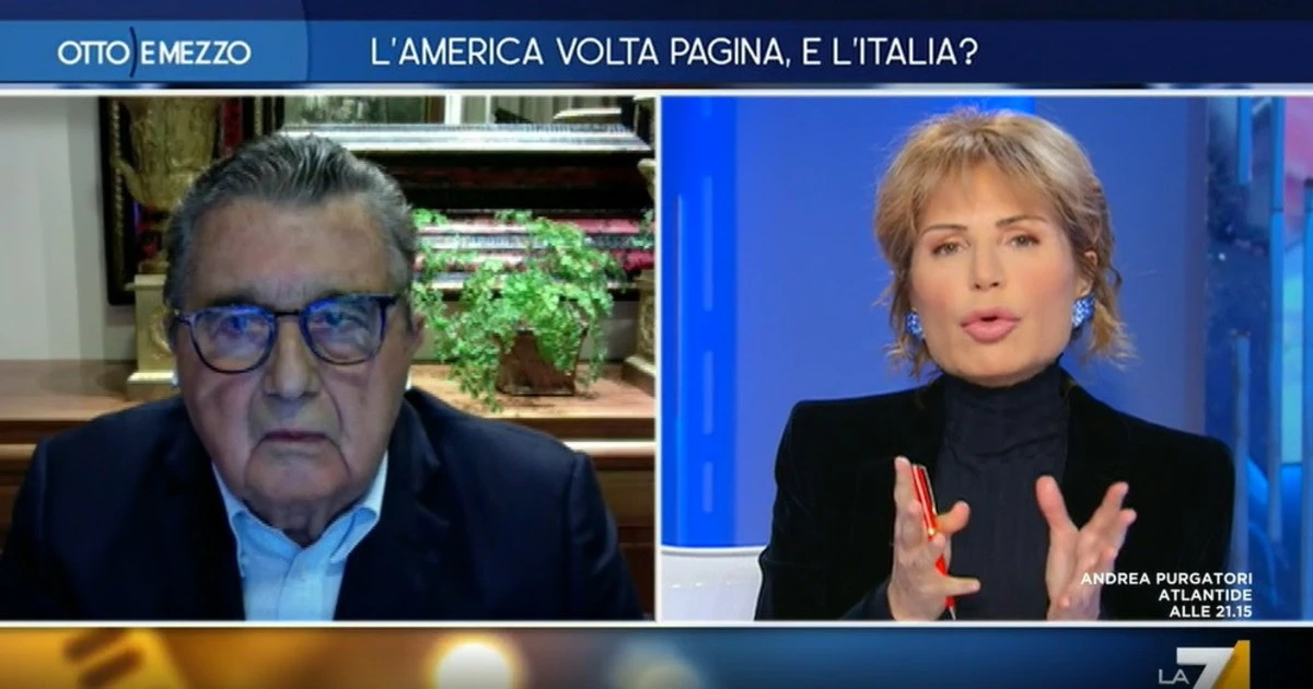 Carlo De Benedetti a Otto e Mezzo, l'ultimo sfregio a Silvio Berlusconi: "Non gli interessa più nulla"