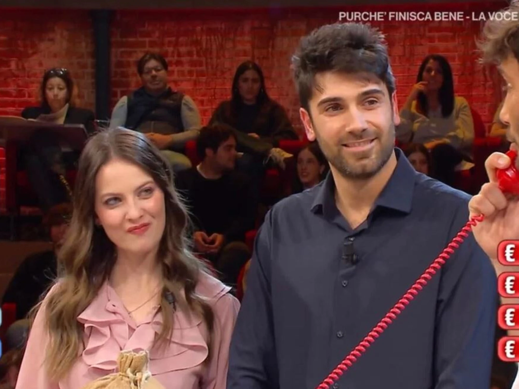 Affari Tuoi, la frase choc di Roberto fa infuriare tutti: "La fame non passa"