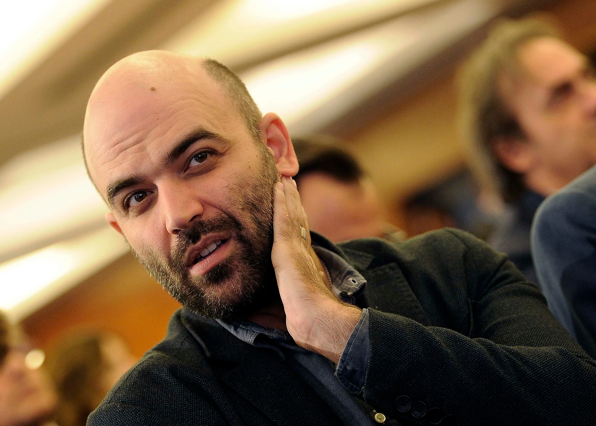 Matteo Salvini, frecciata a Roberto Saviano ed Emmanuel Macron: "Spero non si facciano selfie nudi"