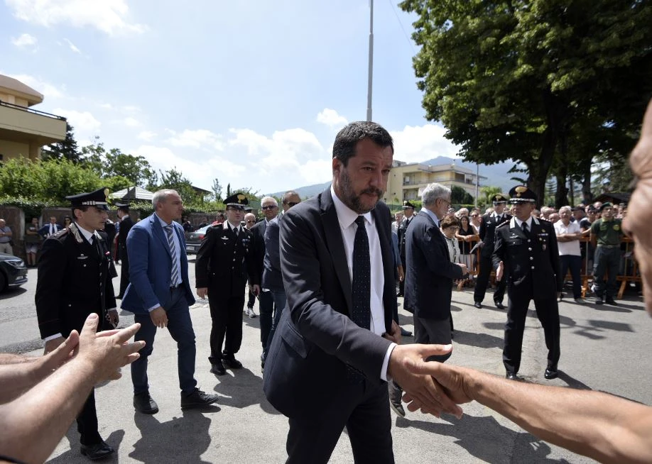 Carabiniere ucciso a Roma, ovazione per Matteo Salvini: "Fai giustizia per Mario"