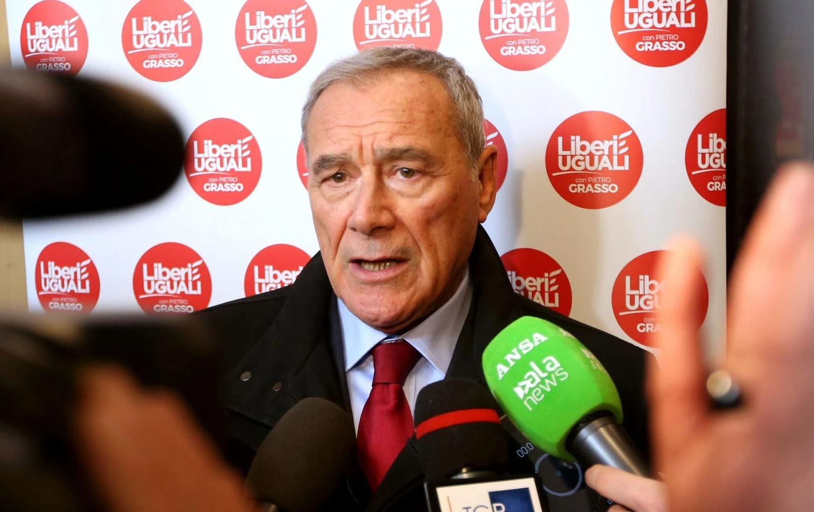 Pietro Grasso, è già rivolta in Liberi e Uguali: verso la scissione, chi lascia il partito