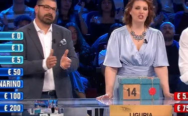 Affari Tuoi, Martina esordisce così: il terrore negli occhi del marito