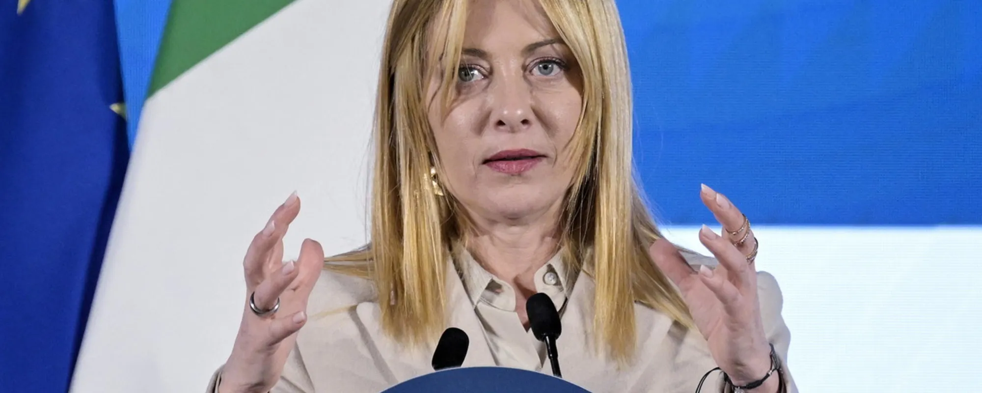 'Meglio tacere e sembrare stupidi'. Sinistra fregata da Meloni: se vi piace il bollo, pagatelo...