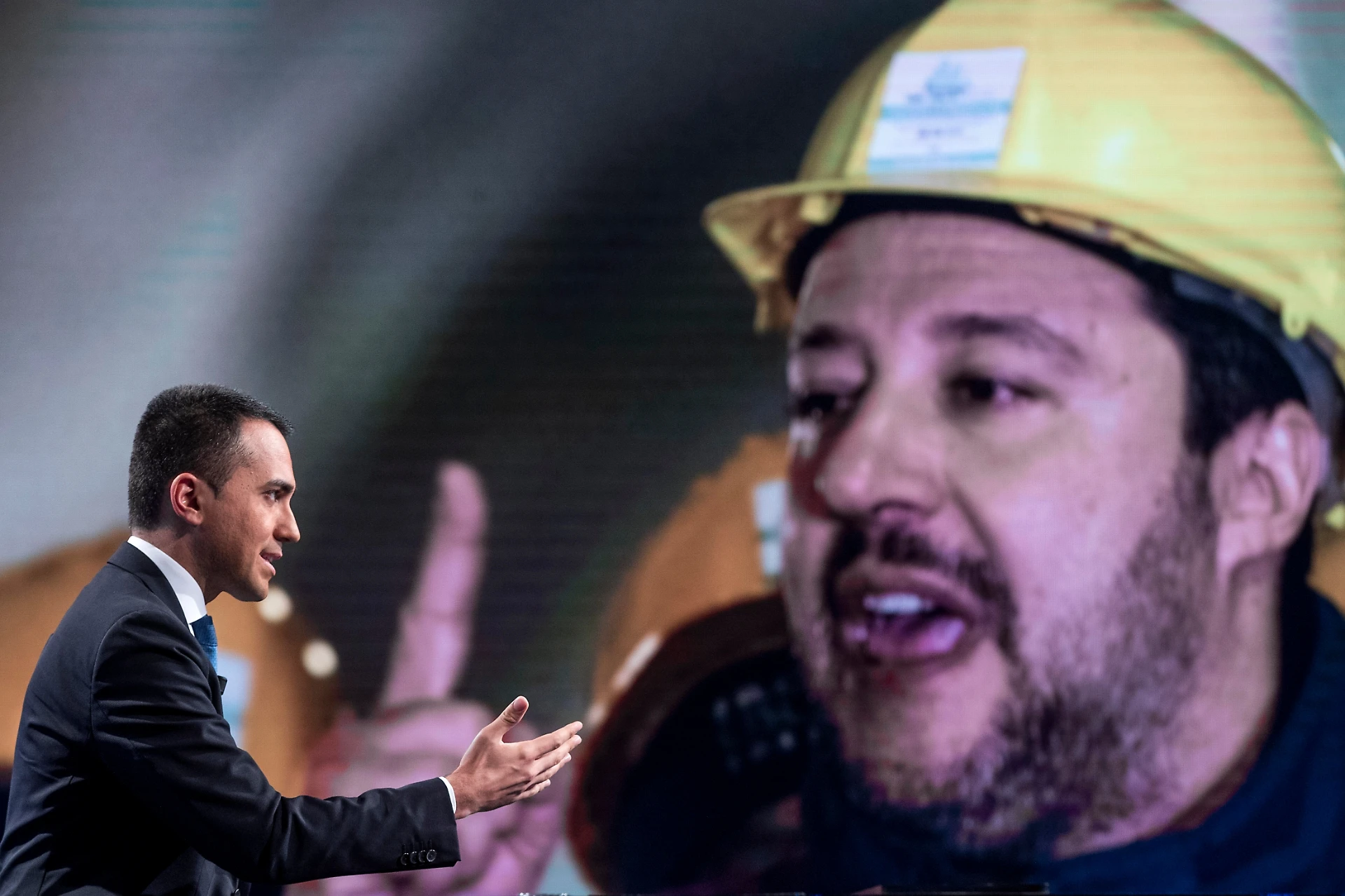 Matteo Salvini e Luigi Di Maio, è scontro sull'abuso d'ufficio. Il leghista vuole abolirlo, il grillino no