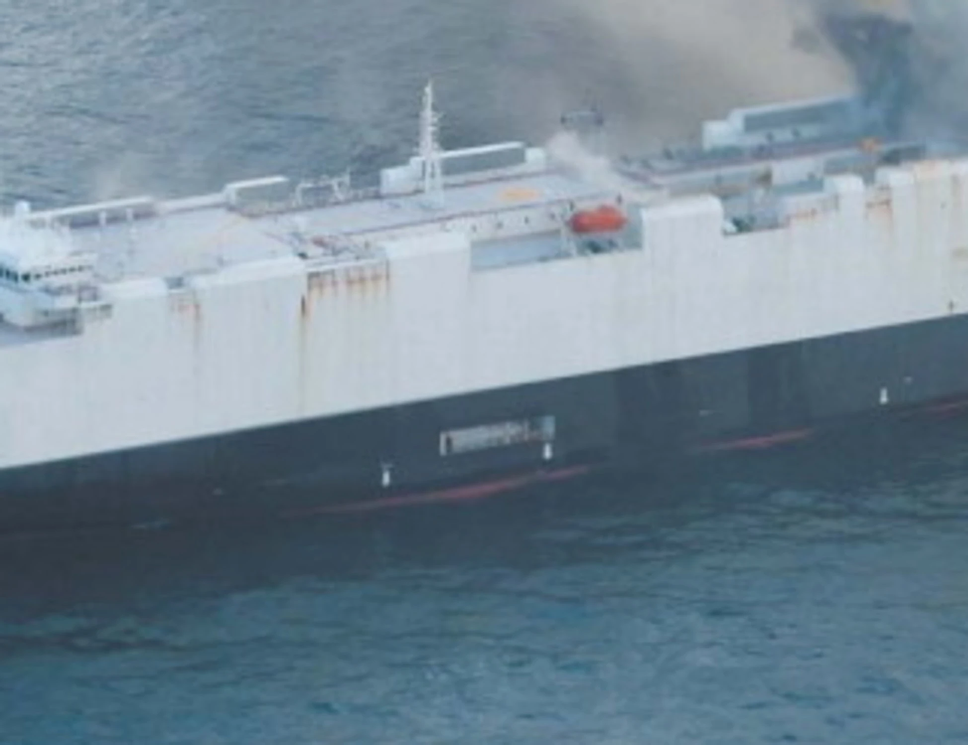 Oceano Pacifico, eco-disastro: auto elettriche in fiamme