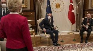 Sofa-gate, la Turchia accusa Michel: "Protocollo concordato, nessuna discriminazione contro la von der Leyen"