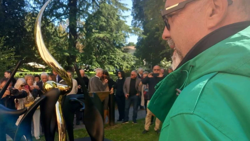 https://media.liberoquotidiano.it/nGLonzuRiaq3baYU-Gww6TKlbDgf_sF0YlNS2SvtepU/width:800/quality:90/aW1hZ2VzLzIwMjUvMTAvMDQvMTQzOTU2MjU4LWFlN2Q4YmM0LTgxOTgtNDViMi1iM2YwLWJmNzA3ODk4OWI4NC5qcGc.webp