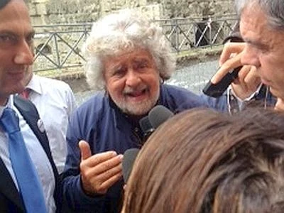 Beppe Grillo lancia il referendum: ''Sono io il problema del M5S?''