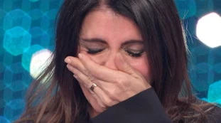 Sanremo 2025, Giorgia riceve il premio "minore" ed è caos: il pubblico urla, lei piange
