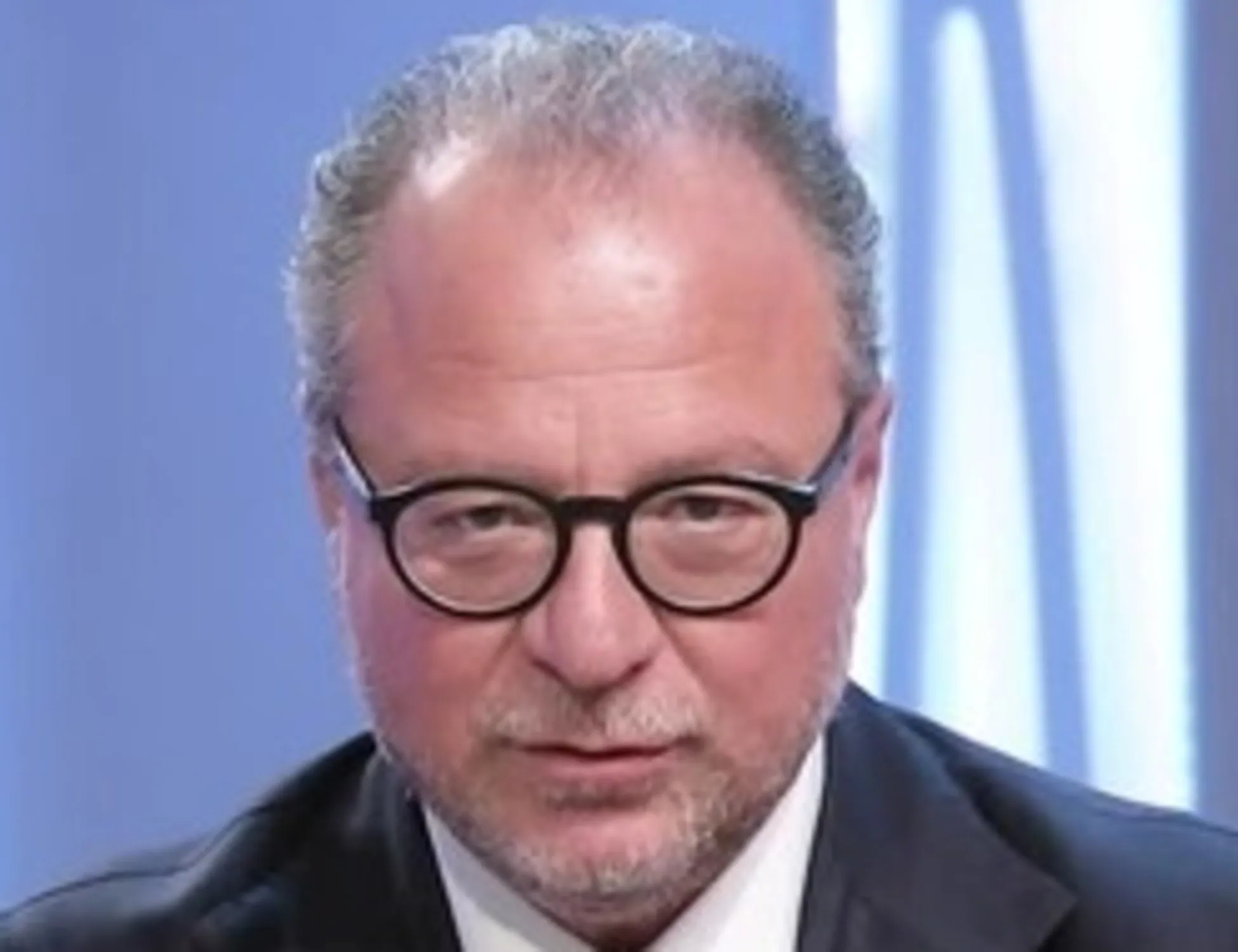 Leggi l'articolo: "Come ai cavalli di razza". Vespa, a Mulè basta una frase per zittire Beppe Provenzano