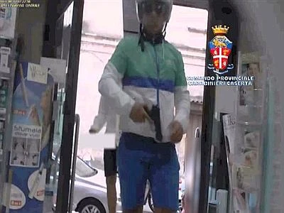 Armati fanno due 'colpi' in farmacia Fermati a Caserta tre baby rapinatori