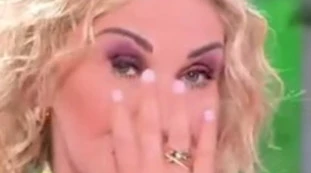 Antonella Clerici crolla in lacrime in studio: "Scusate, ma..."