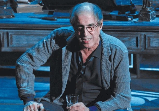 Adrian, Adriano Celentano e l'ossessione per il denaro: "Quei soldi non gli sarebbero arrivati, e così..."