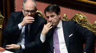 Giuseppe Conte e Roberto Gualtieri regalano le aziende agli strozzini: le drammatiche cifre di Confcommercio