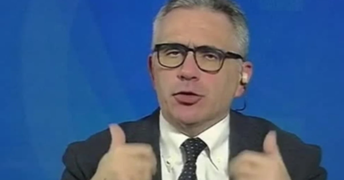 Stasera Italia, il virologo Fabrizio Pregliasco parla dei nuovi dati sul coronavirus: "Attrezziamoci e organizziamoci sui nuovi focolai" 