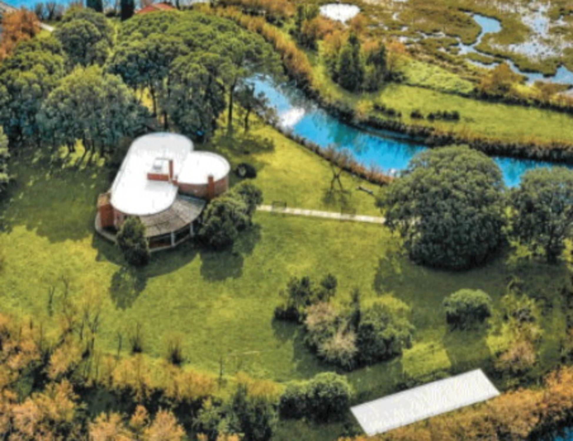 Crevan, fortino napoleonico, oasi con villa ed eliporto: ecco la super isola in vendita
