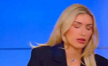 Camryn Kinsey, malore in tv per l'ex funzionaria di Trump: perché è polemica